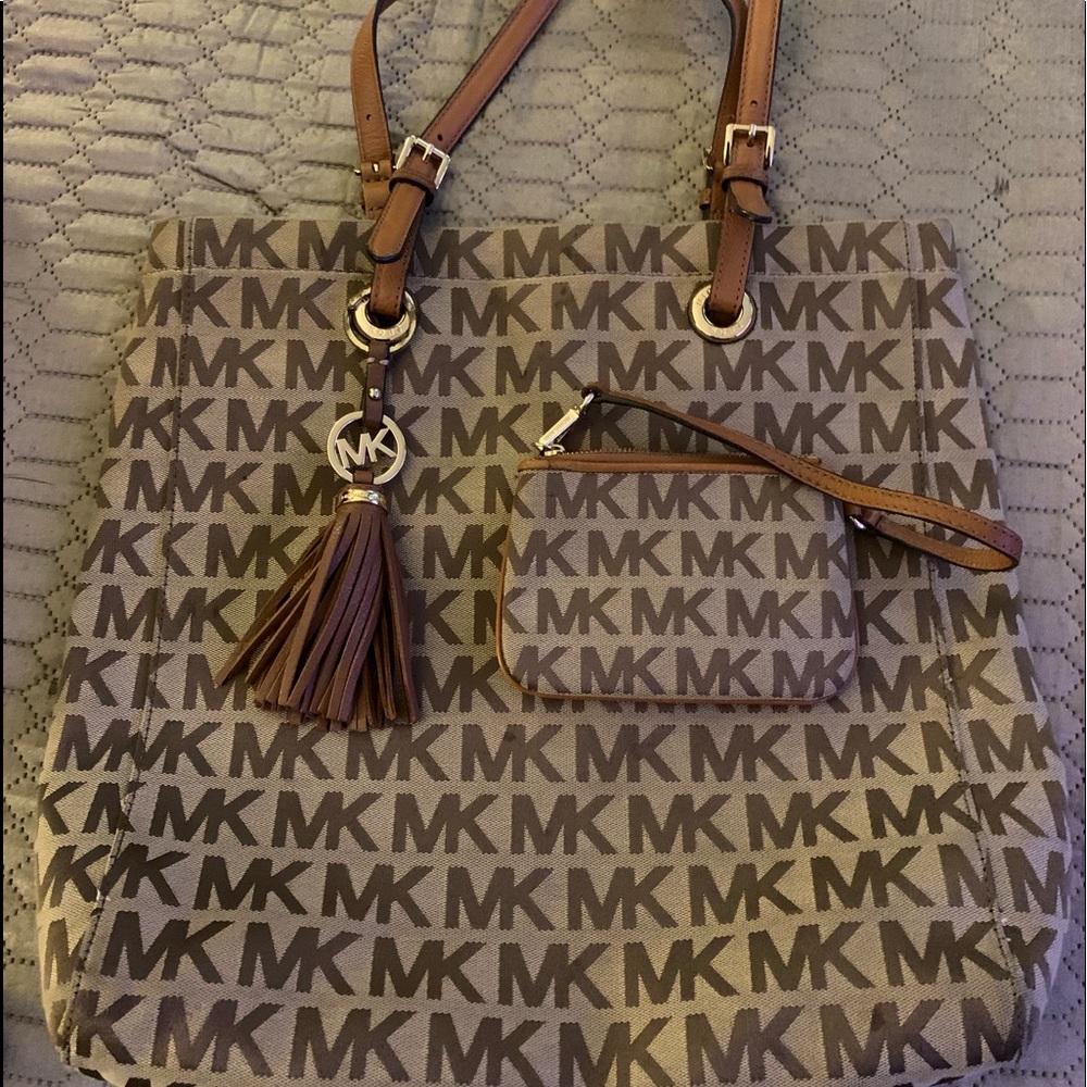 Authentic Michael Kors tote purse & Wallet
